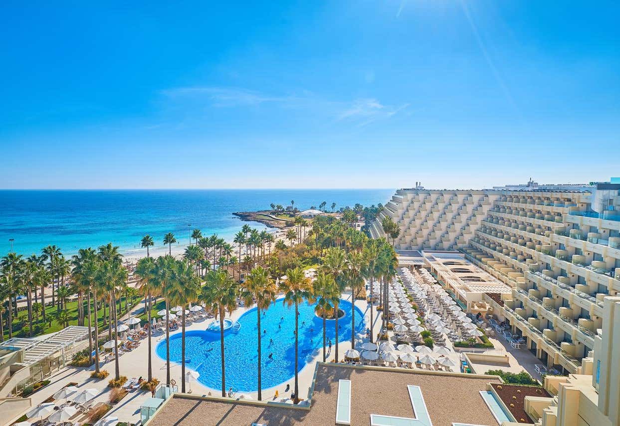 Hipotels Mediterraneo Hotel in Sa Coma, Majorca | loveholidays